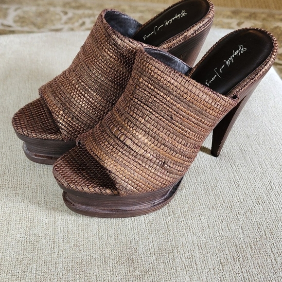 0Z MULE IN BRONZE BROWN LAMBSKIN